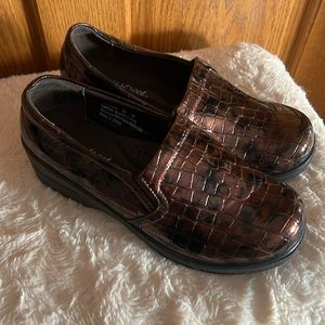 Shiny brown, copper nurses shoes